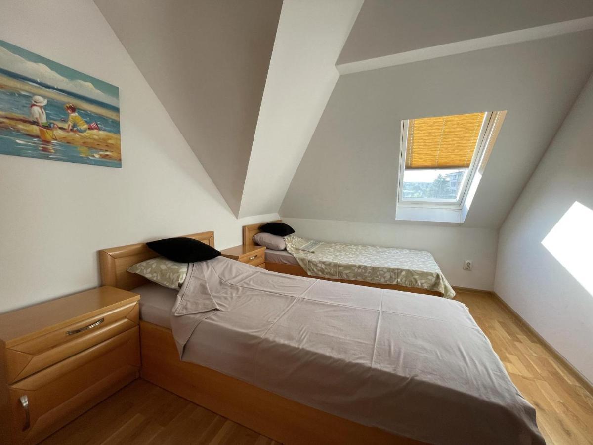 Stunning 2-Bed Apartment In Sea Resort Varna Saints Constantine and Helena Esterno foto