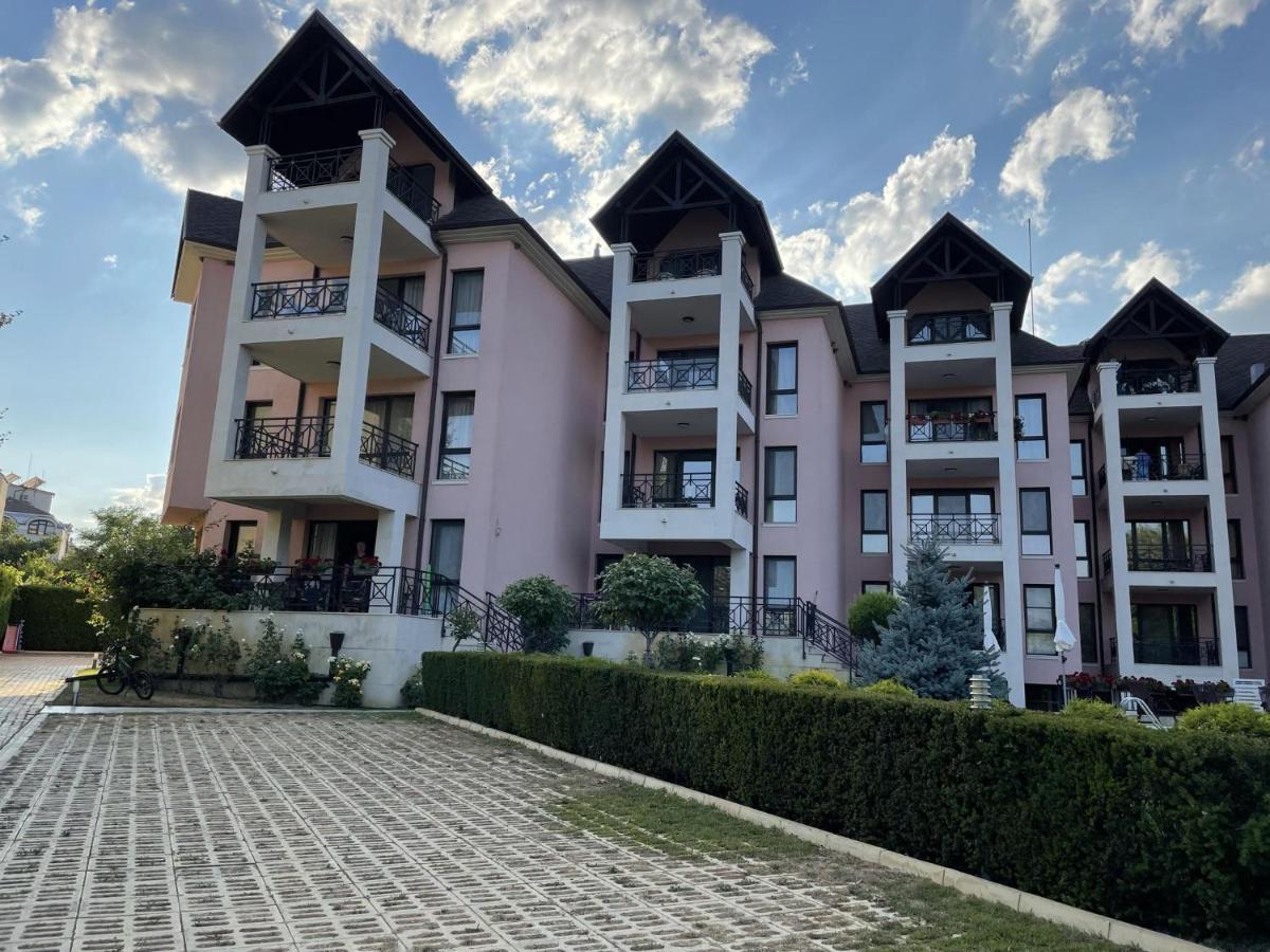 Stunning 2-Bed Apartment In Sea Resort Varna Saints Constantine and Helena Esterno foto